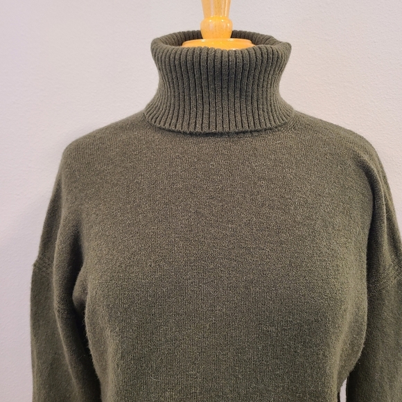 J Crew Turtleneck Olive Green Sweater in Supersoft Yarn - Picture 3 of 6